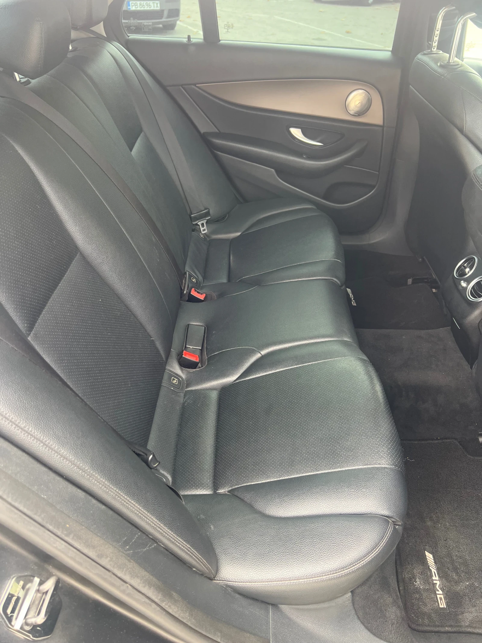 Mercedes-Benz E 220 //ПОДГРЕВ//КОЖА//, снимка 13 - Автомобили и джипове - 56105589