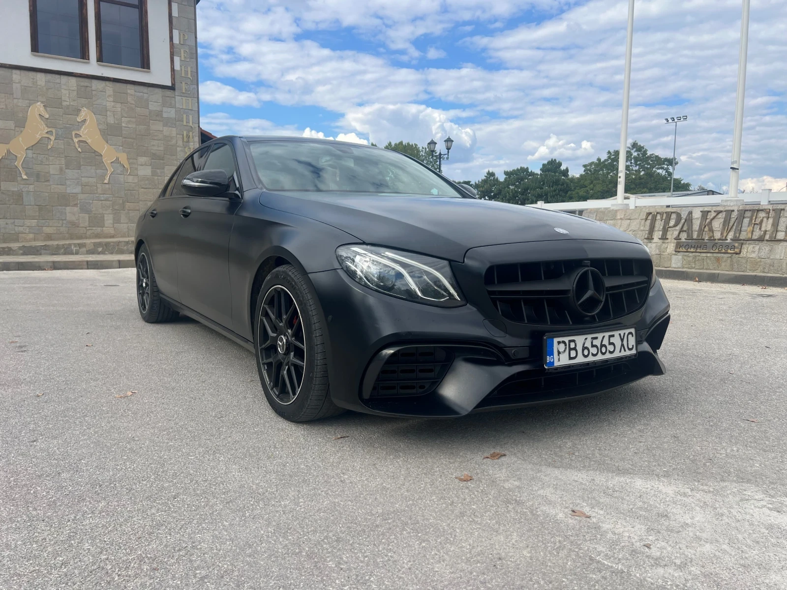 Mercedes-Benz E 220 //ПОДГРЕВ//КОЖА//, снимка 3 - Автомобили и джипове - 56105589