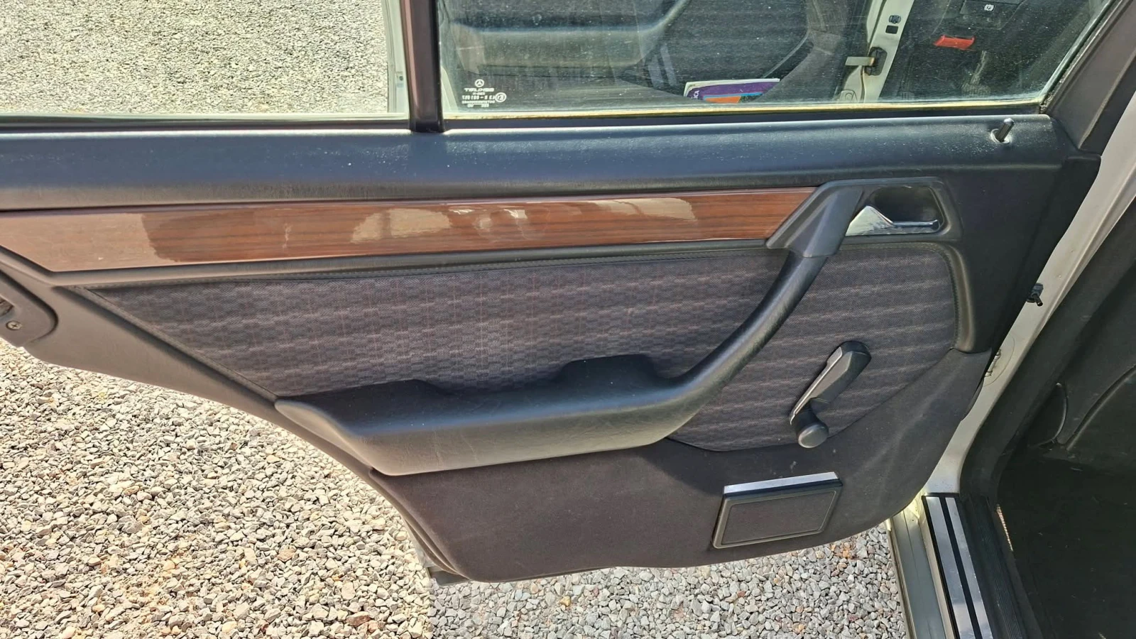 Mercedes-Benz 124 E200 , снимка 8 - Автомобили и джипове - 56403600