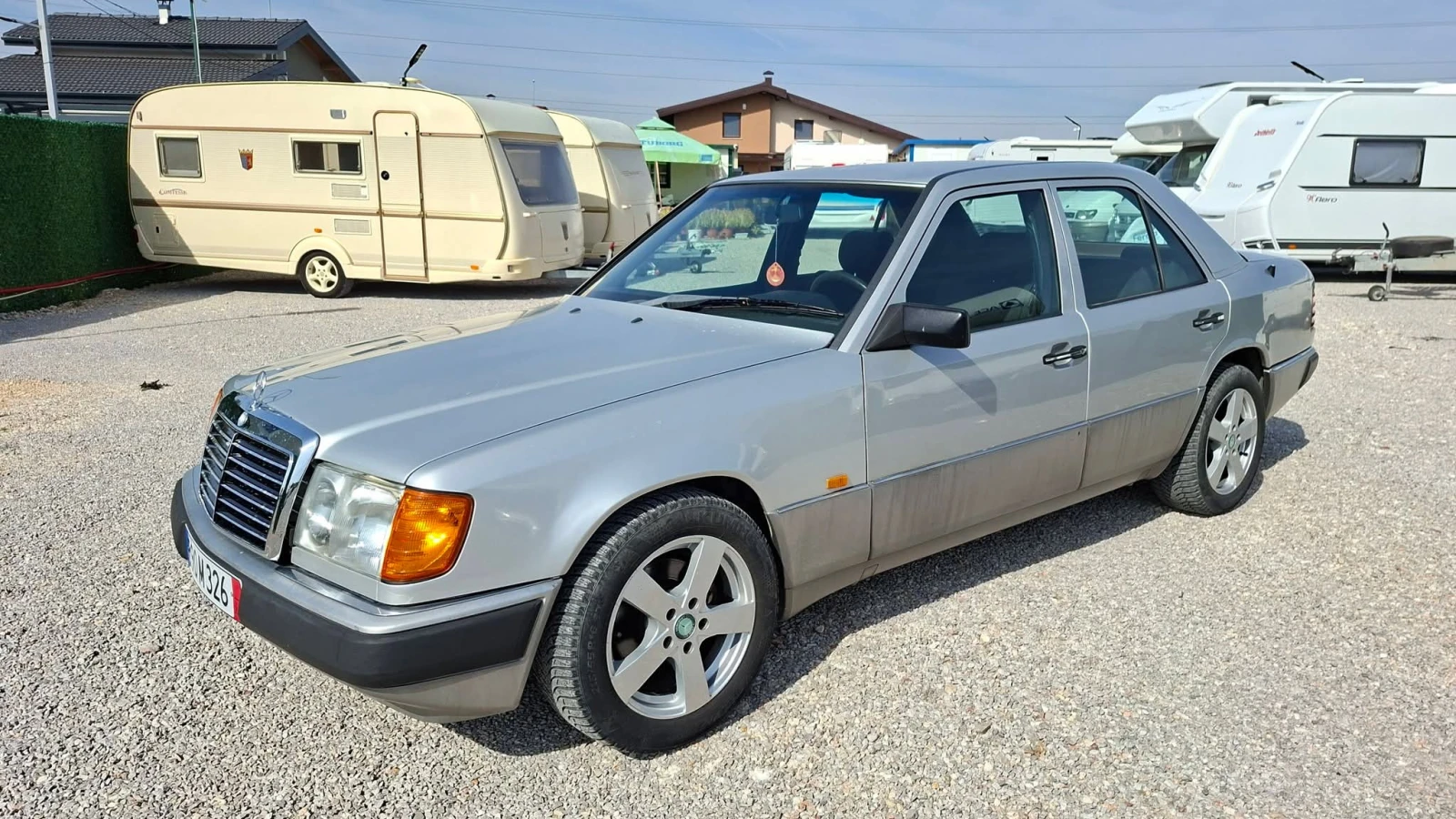 Mercedes-Benz 124 E200 