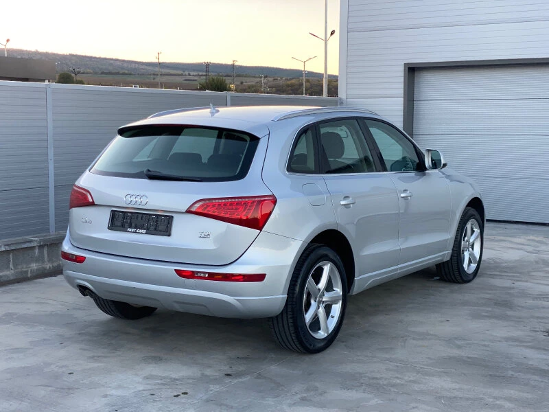 Audi Q5 2.0 TDi Quattro avtomat navi TOP, снимка 5 - Автомобили и джипове - 38374414