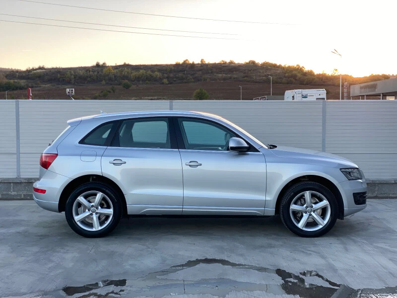 Audi Q5 2.0 TDi Quattro avtomat navi TOP, снимка 4 - Автомобили и джипове - 38374414