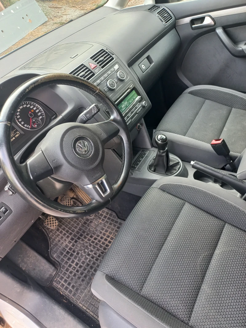 VW Touran 1.6HDI, снимка 9 - Автомобили и джипове - 47039999