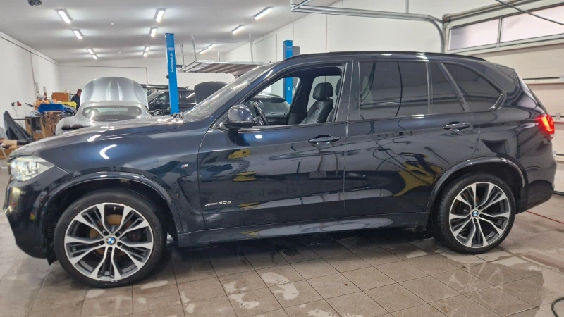 BMW X5 xDrive30d * M-Sport * ПАНО * 360 Камера * Дистрони, снимка 3 - Автомобили и джипове - 49387712