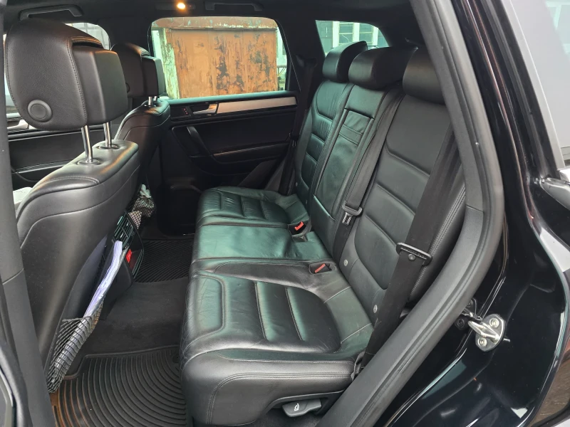 VW Touareg 3.0 TDI, снимка 12 - Автомобили и джипове - 53013319