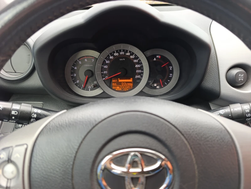 Toyota Rav4 2.2D-4 D 177 PS, снимка 9 - Автомобили и джипове - 53121310
