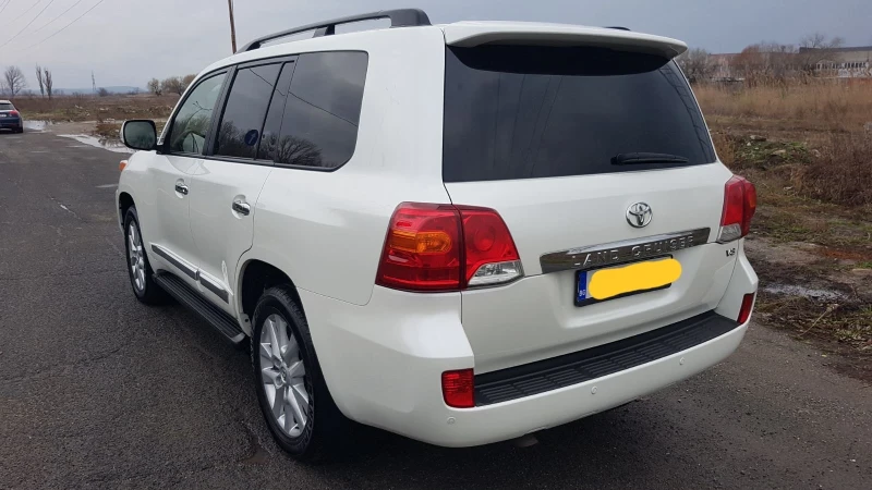 Toyota Land cruiser V8 200 серия, снимка 2 - Автомобили и джипове - 53220864