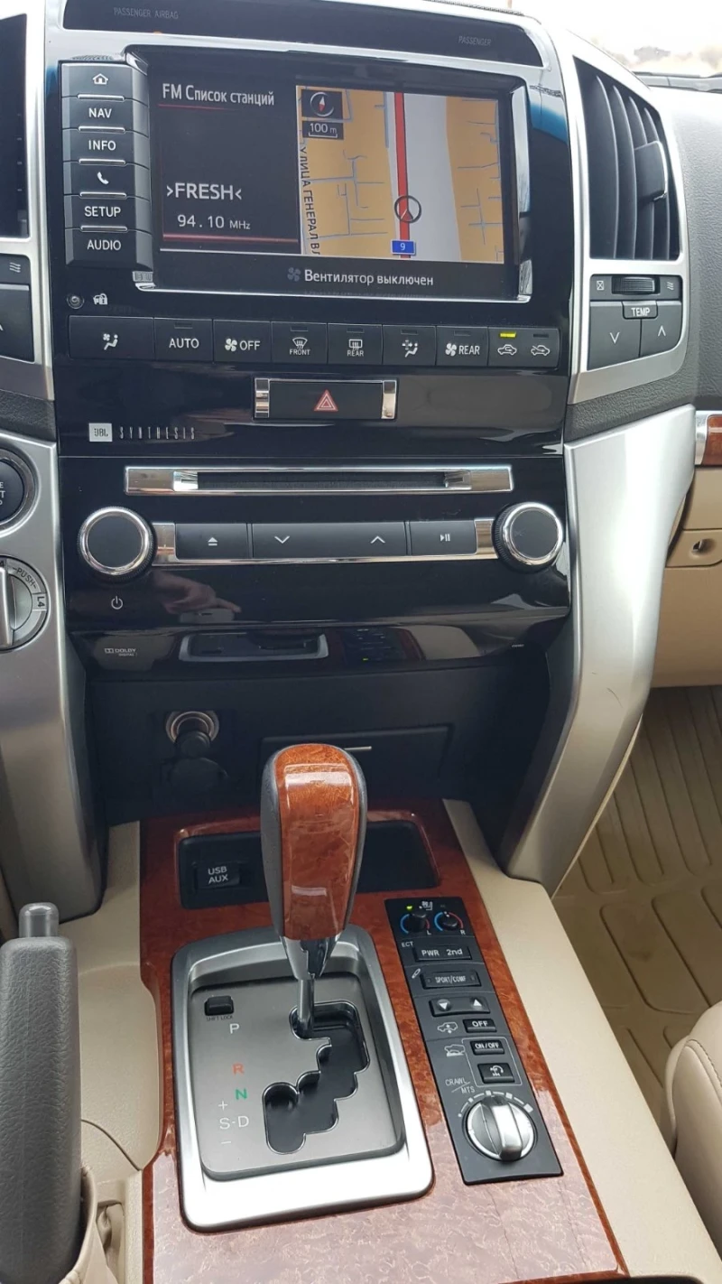 Toyota Land cruiser V8 200 серия, снимка 6 - Автомобили и джипове - 53220864