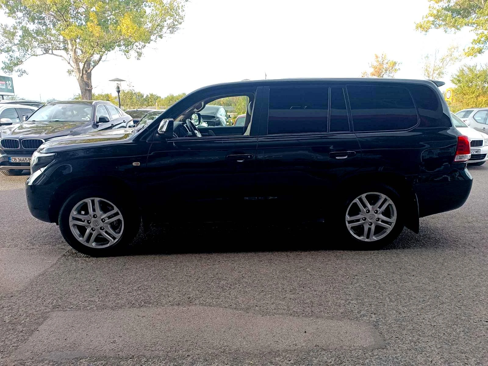 Toyota Land cruiser 200 V8 6 + 1 Места - изображение 4