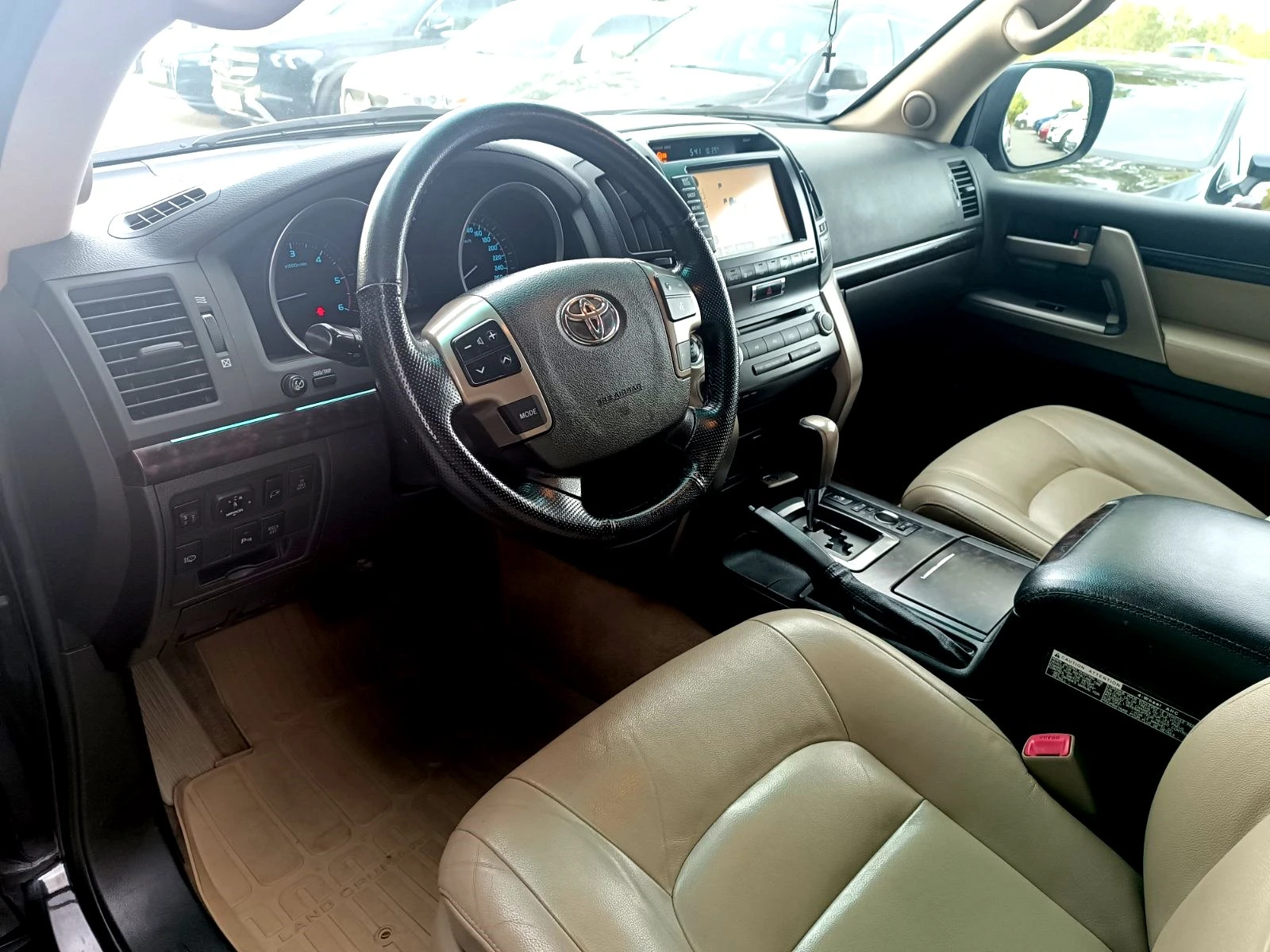 Toyota Land cruiser 200 V8 6 + 1 Места - изображение 9