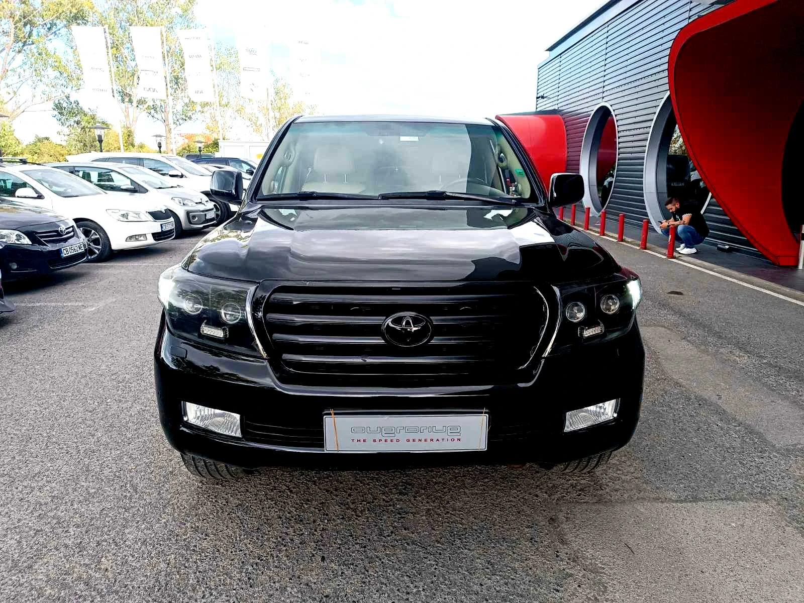 Toyota Land cruiser 200 V8 6 + 1 Места - изображение 2