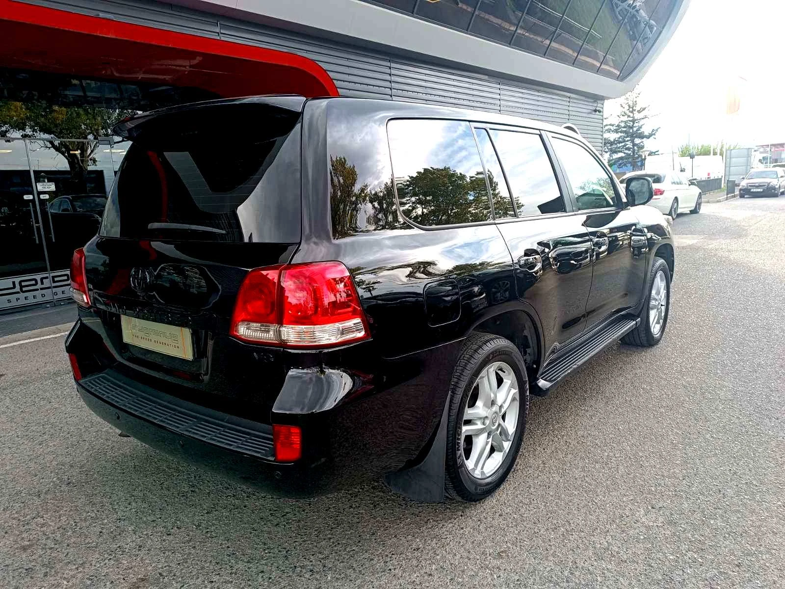 Toyota Land cruiser 200 V8 6 + 1 Места - изображение 7