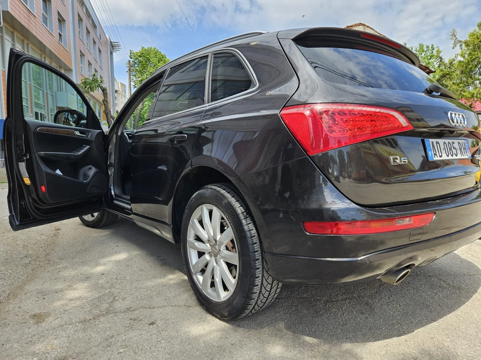 Audi Q5 3.0TDI* НОВ ВНОС* ПЕРФЕКТНА* ЛИЗИНГ, снимка 3 - Автомобили и джипове - 54179512
