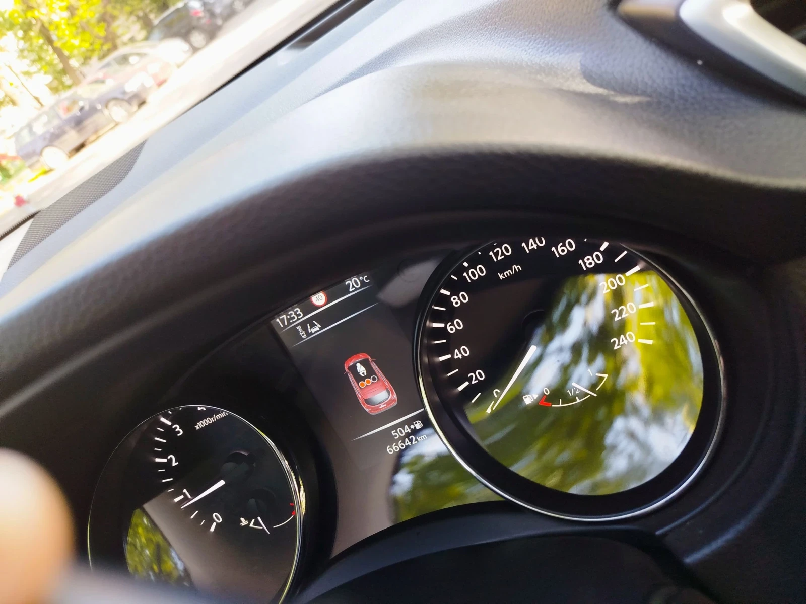 Nissan Qashqai 1.2 DiG, снимка 13 - Автомобили и джипове - 54306253