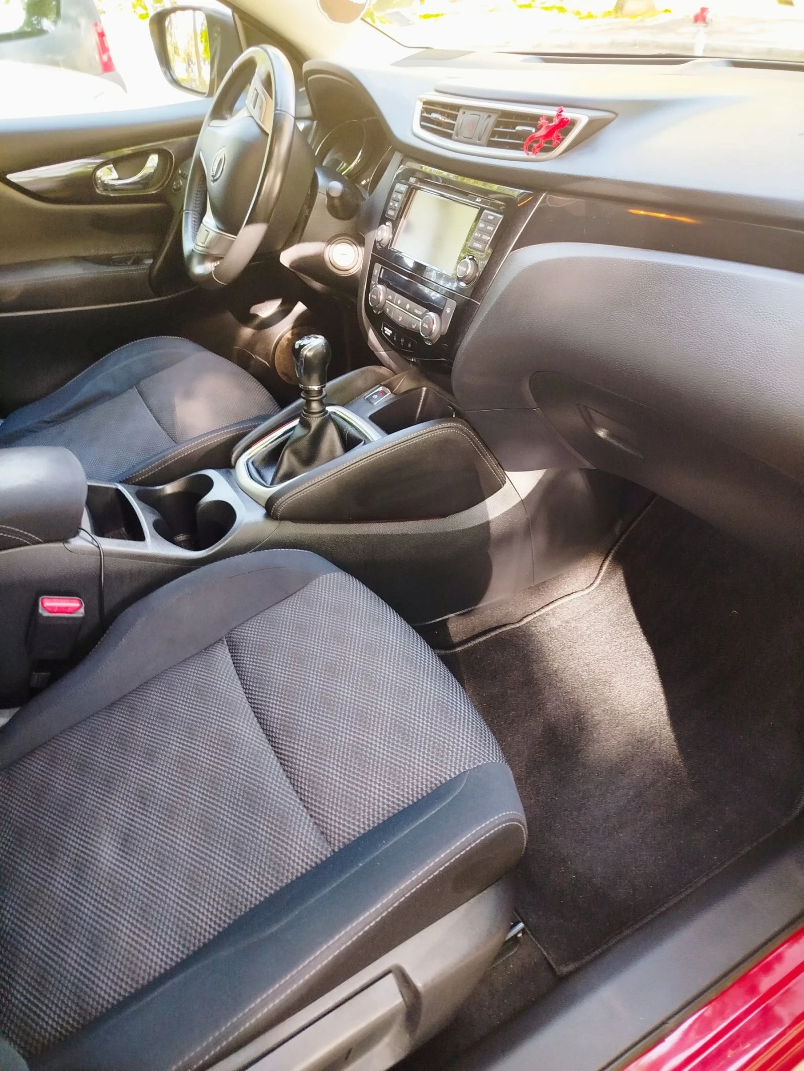 Nissan Qashqai 1.2 DiG, снимка 10 - Автомобили и джипове - 54306253
