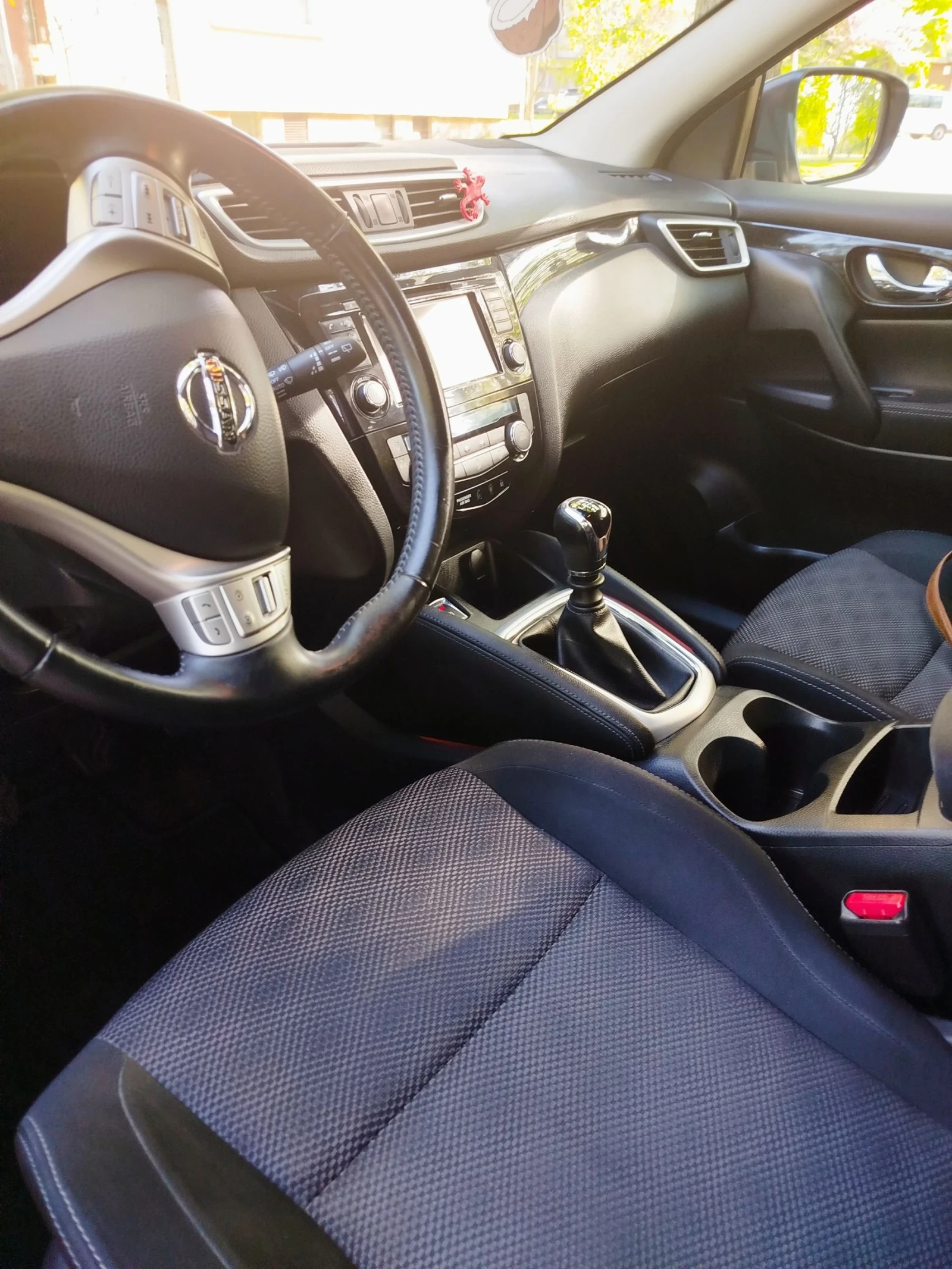 Nissan Qashqai 1.2 DiG, снимка 11 - Автомобили и джипове - 54306253