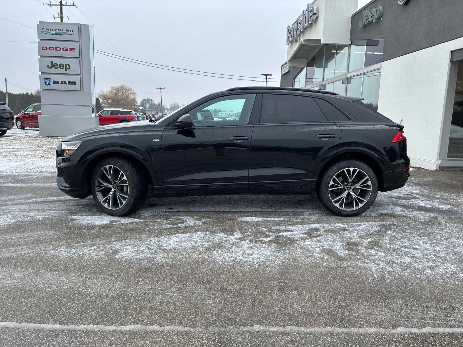 Audi Q8 PROGRESSIV * ПОДГРЕВ * ОБДУХВАНЕ * ПАНОРАМА, снимка 2 - Автомобили и джипове - 54556622