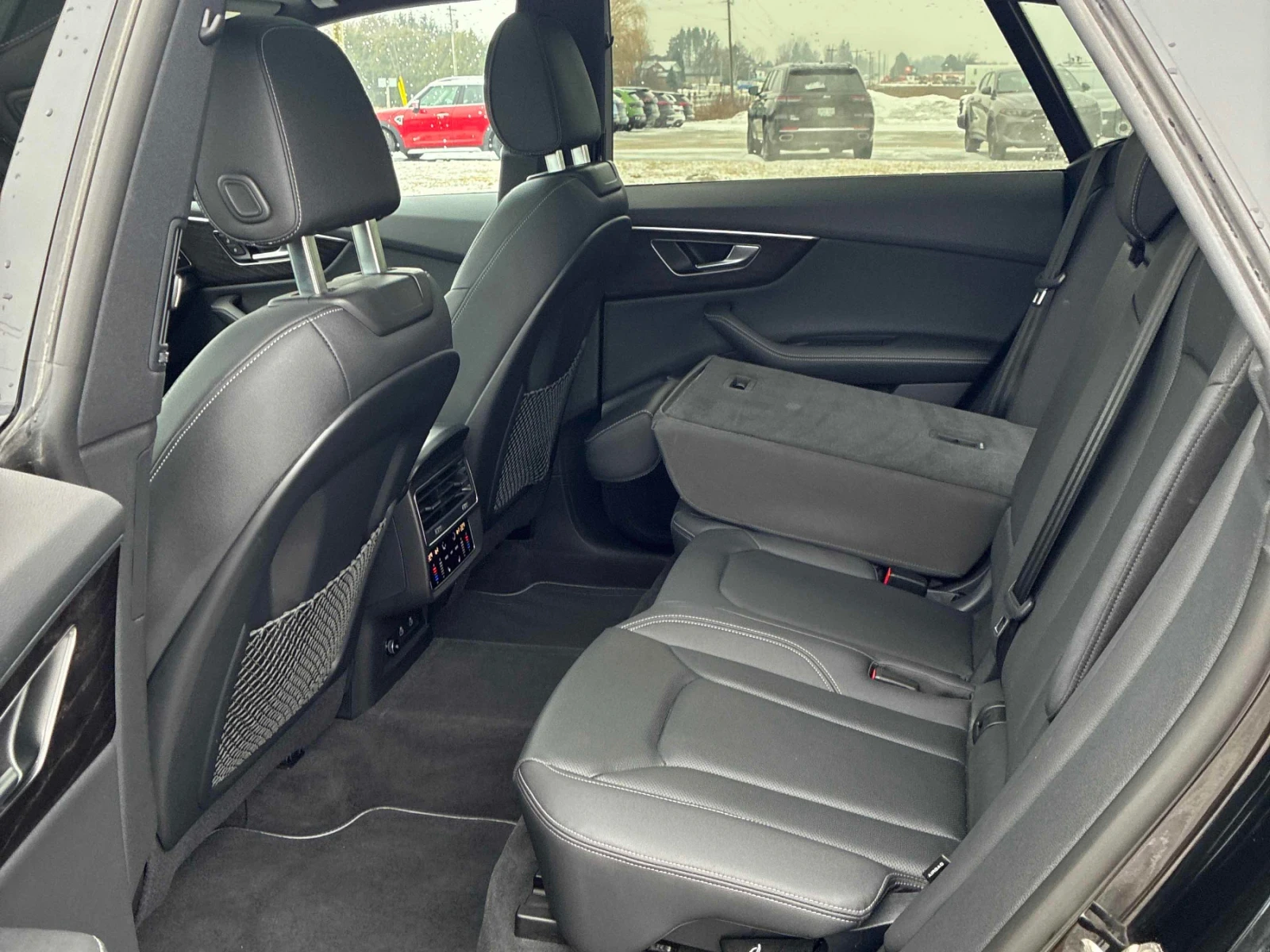 Audi Q8 PROGRESSIV * ПОДГРЕВ * ОБДУХВАНЕ * ПАНОРАМА, снимка 12 - Автомобили и джипове - 54556622