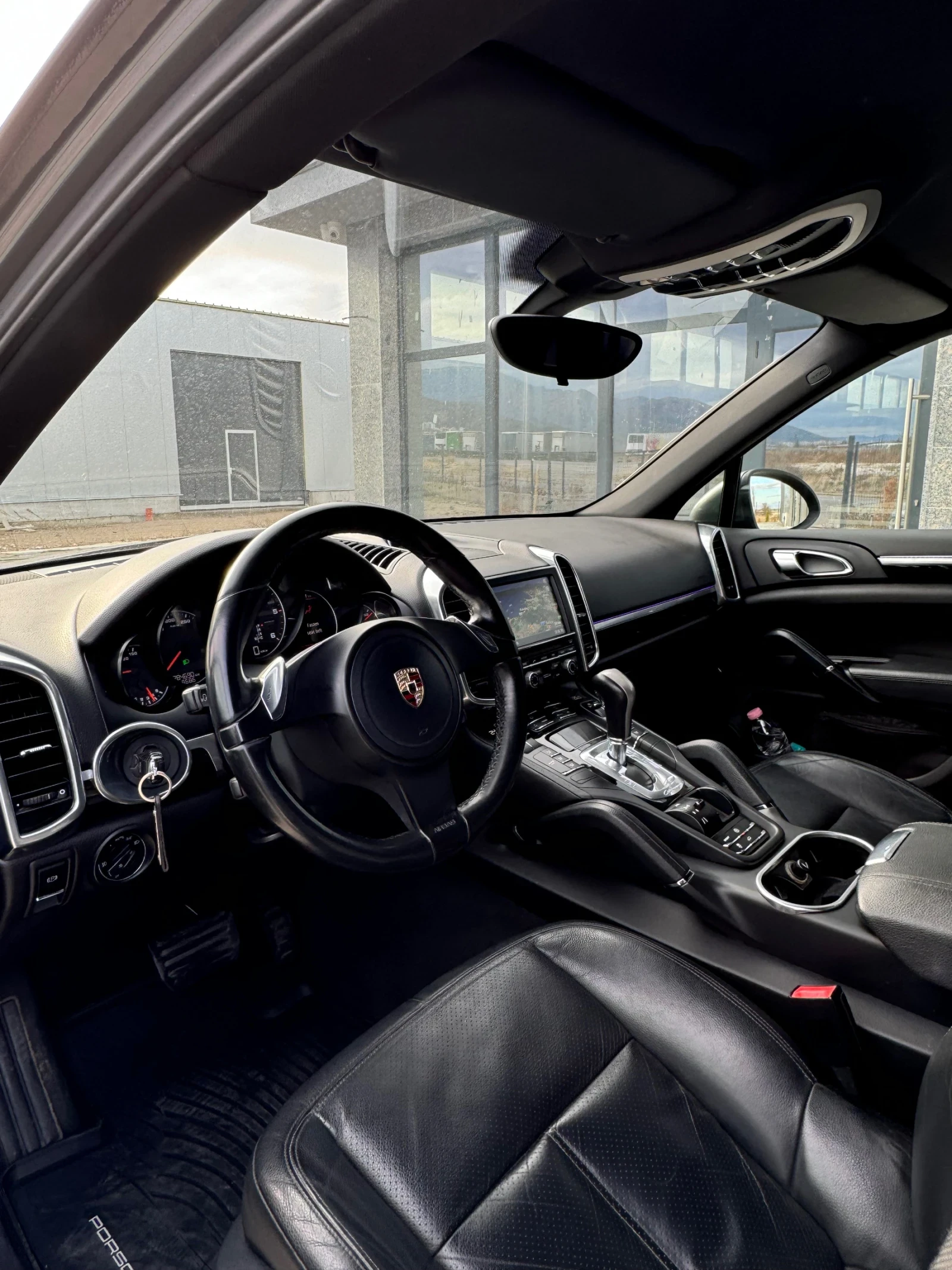 Porsche Cayenne 3.0 TDI, снимка 9 - Автомобили и джипове - 55343145