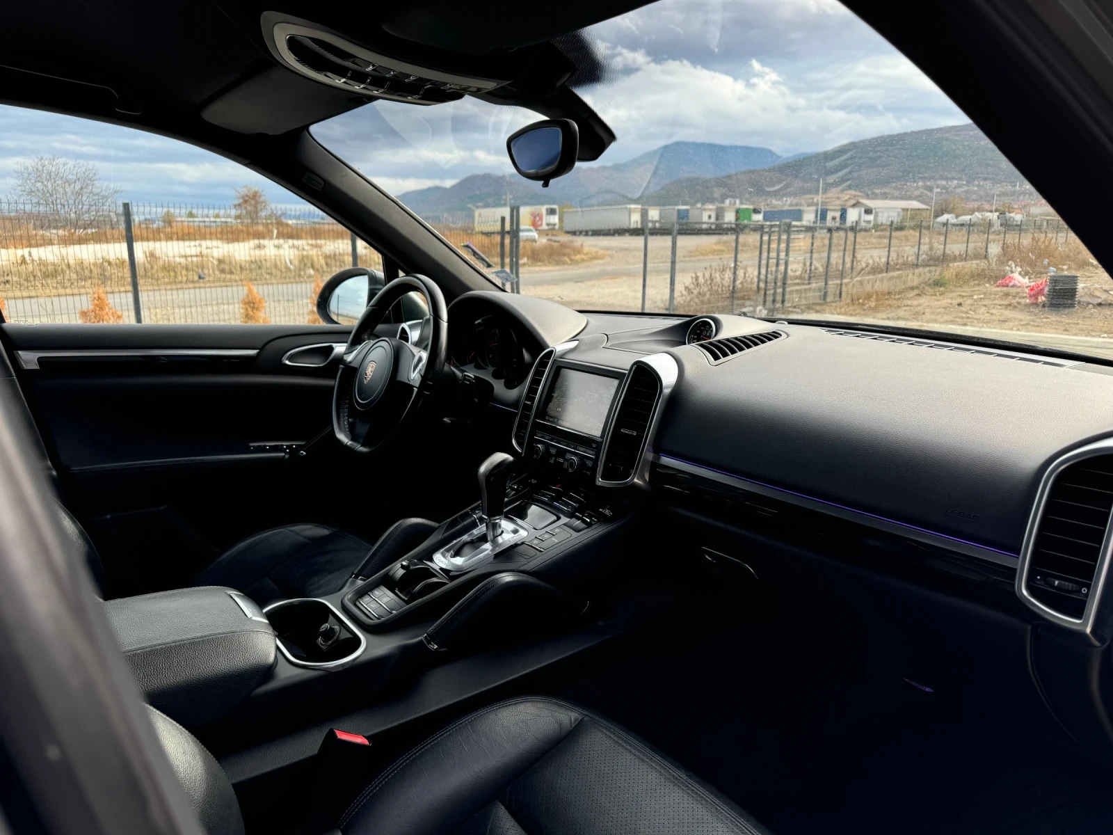 Porsche Cayenne 3.0 TDI, снимка 13 - Автомобили и джипове - 55343145