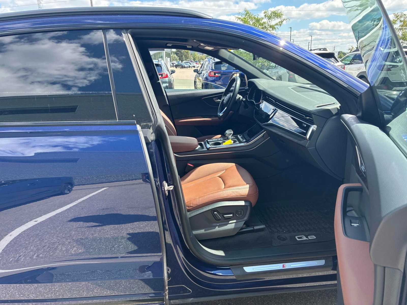 Audi Q8 * Progressiv * CARFAX * ОПЦИЯ ЗА ФИНАНСИРАНЕ, снимка 8 - Автомобили и джипове - 55848072