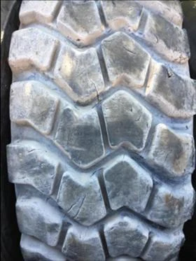 Гуми, снимка 1