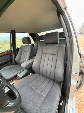 Mercedes-Benz 124 E220, снимка 7