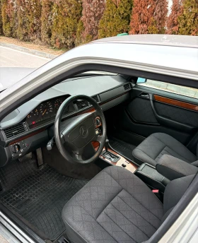 Mercedes-Benz 124 E220, снимка 6