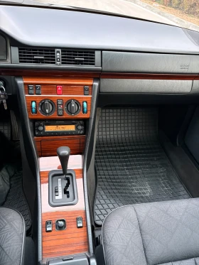 Mercedes-Benz 124 E220, снимка 8