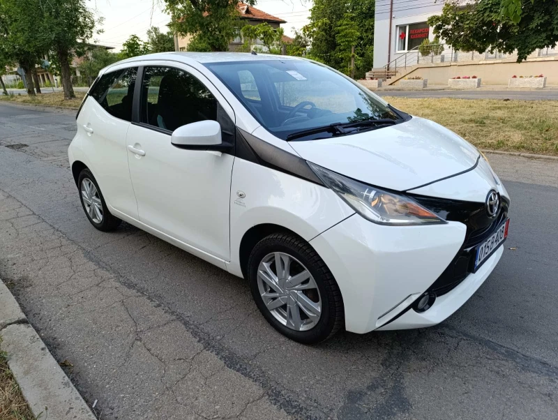 Toyota Aygo 1.0i/2016г., снимка 4 - Автомобили и джипове - 49411040