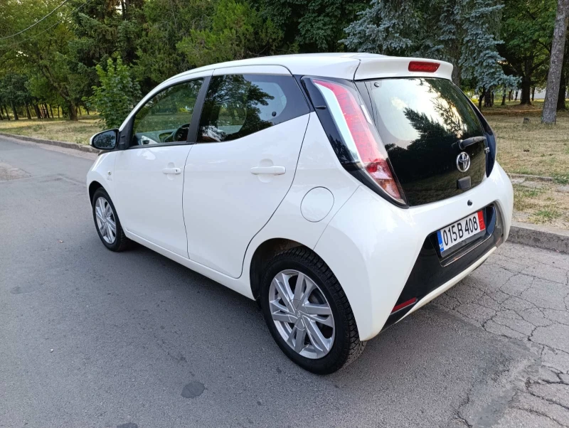 Toyota Aygo 1.0i/2016г., снимка 8 - Автомобили и джипове - 49411040