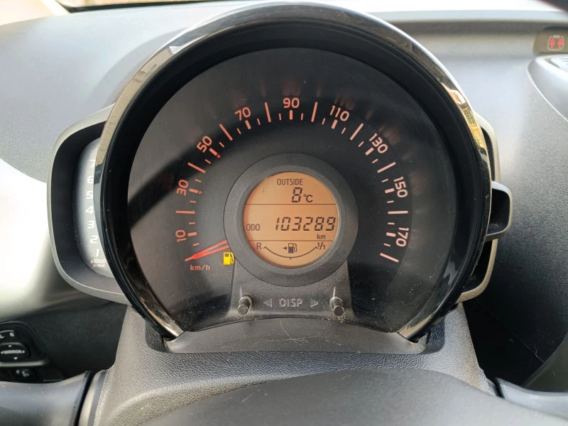 Toyota Aygo 1.0i/2016г., снимка 16 - Автомобили и джипове - 49411040