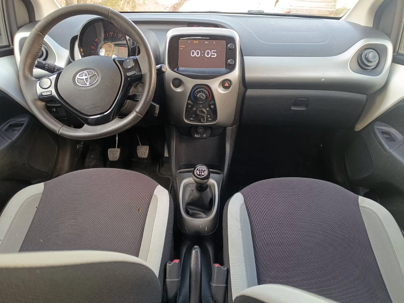 Toyota Aygo 1.0i/2016г., снимка 10 - Автомобили и джипове - 49411040