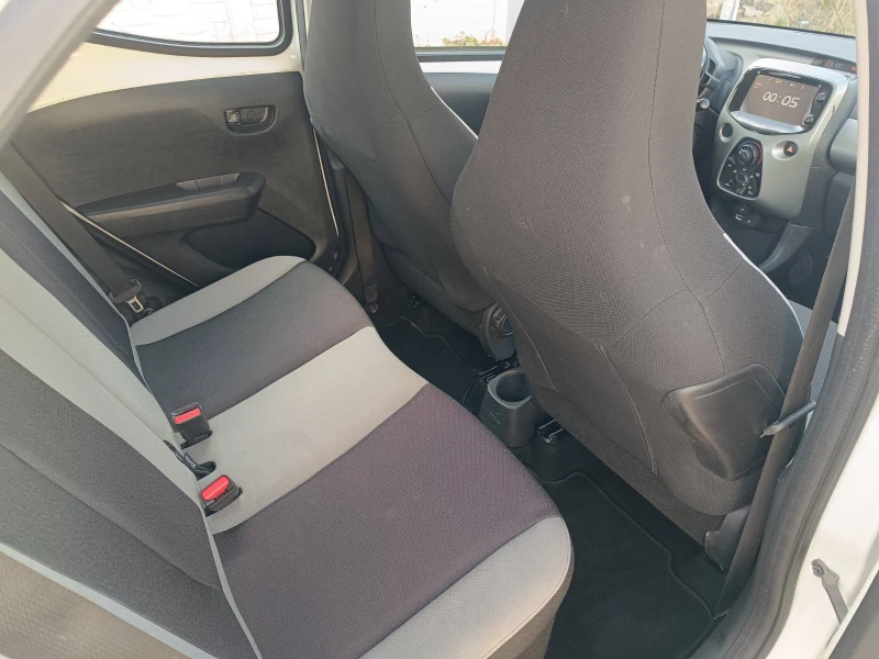 Toyota Aygo 1.0i/2016г., снимка 14 - Автомобили и джипове - 49411040