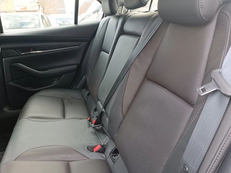 Mazda 3 S Premium AWD седан, снимка 12 - Автомобили и джипове - 52600853