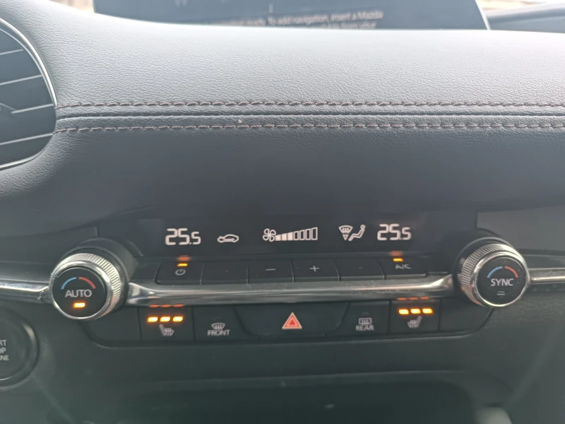 Mazda 3 S Premium AWD седан, снимка 9 - Автомобили и джипове - 52600853