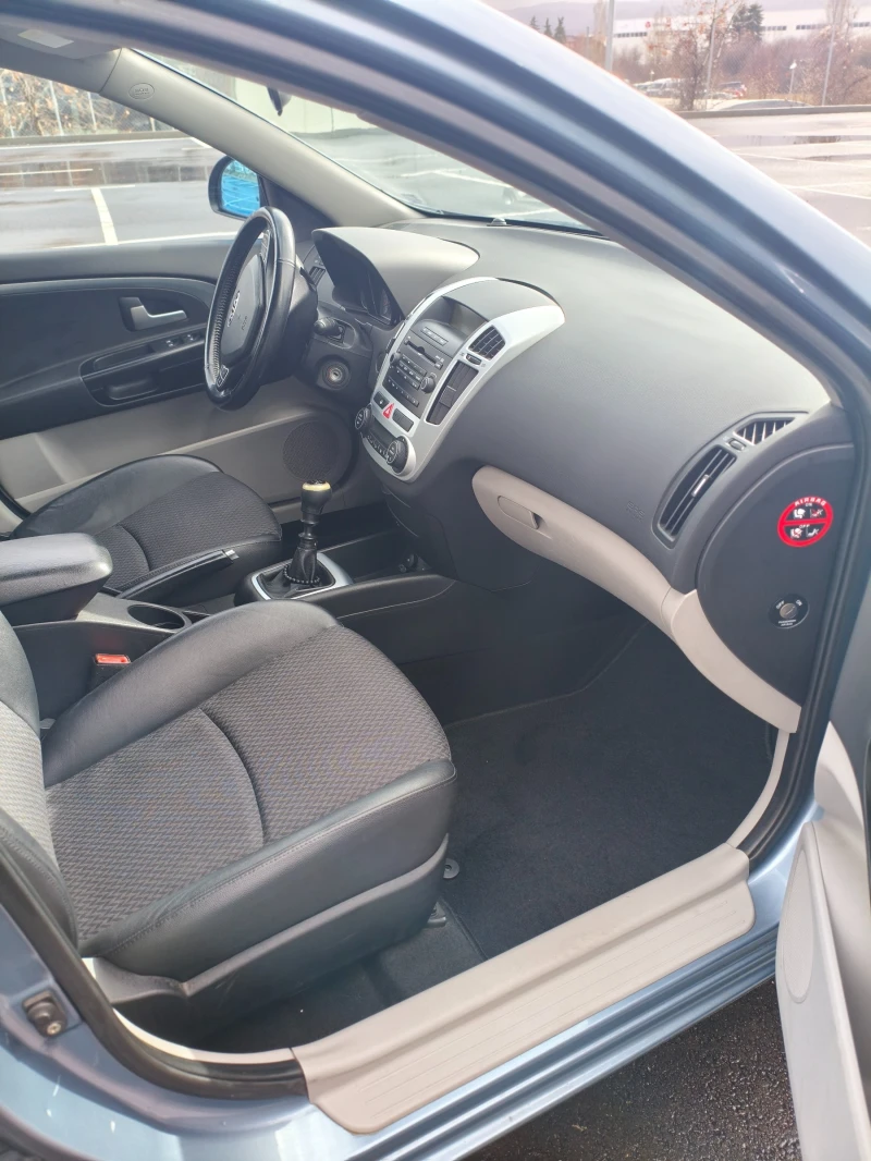 Kia Ceed 1.6 CRDI, снимка 9 - Автомобили и джипове - 53488425