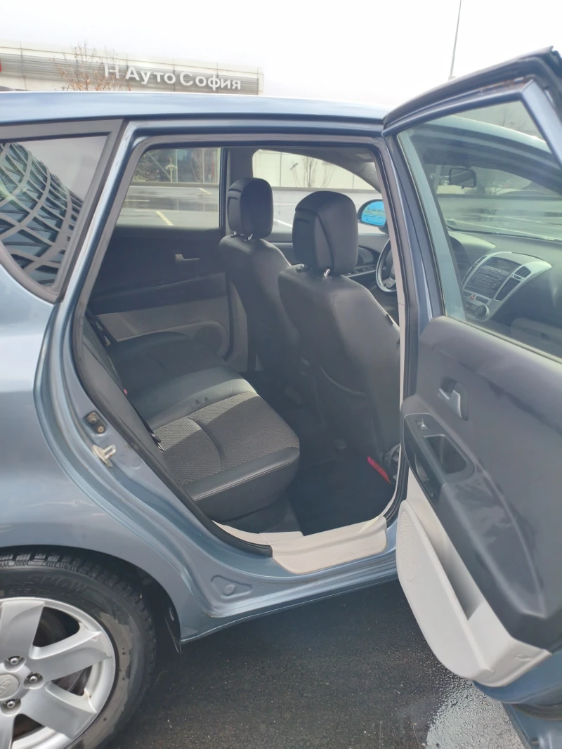 Kia Ceed 1.6 CRDI, снимка 10 - Автомобили и джипове - 53488425