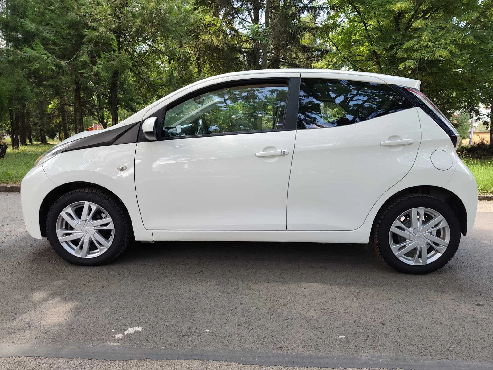 Toyota Aygo 1.0i/2016г. Нови гуми Fulda , снимка 8 - Автомобили и джипове - 49411040