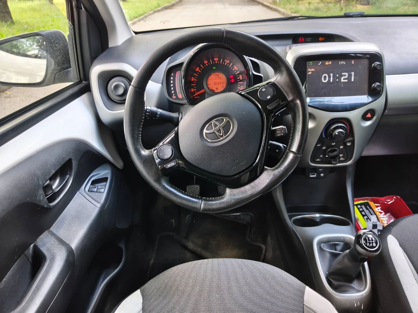 Toyota Aygo 1.0i/2016г. Нови гуми Fulda , снимка 9 - Автомобили и джипове - 49411040