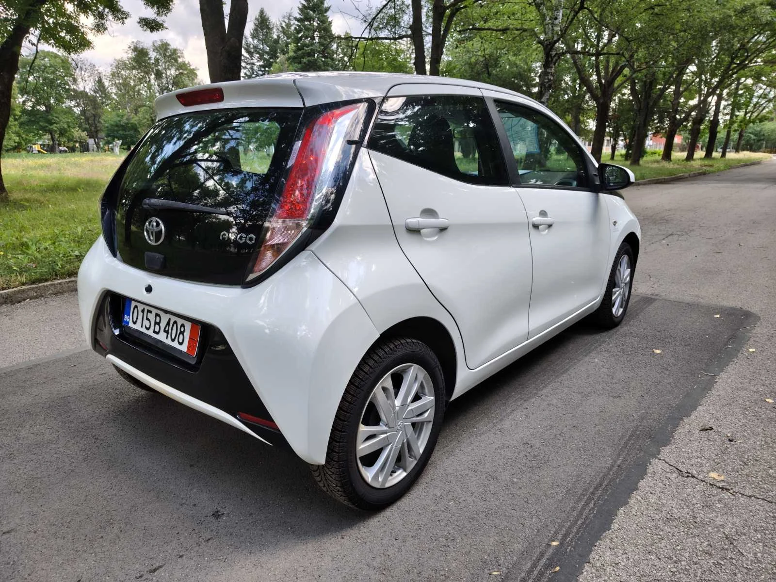 Toyota Aygo 1.0i/2016г. Нови гуми Fulda , снимка 5 - Автомобили и джипове - 49411040