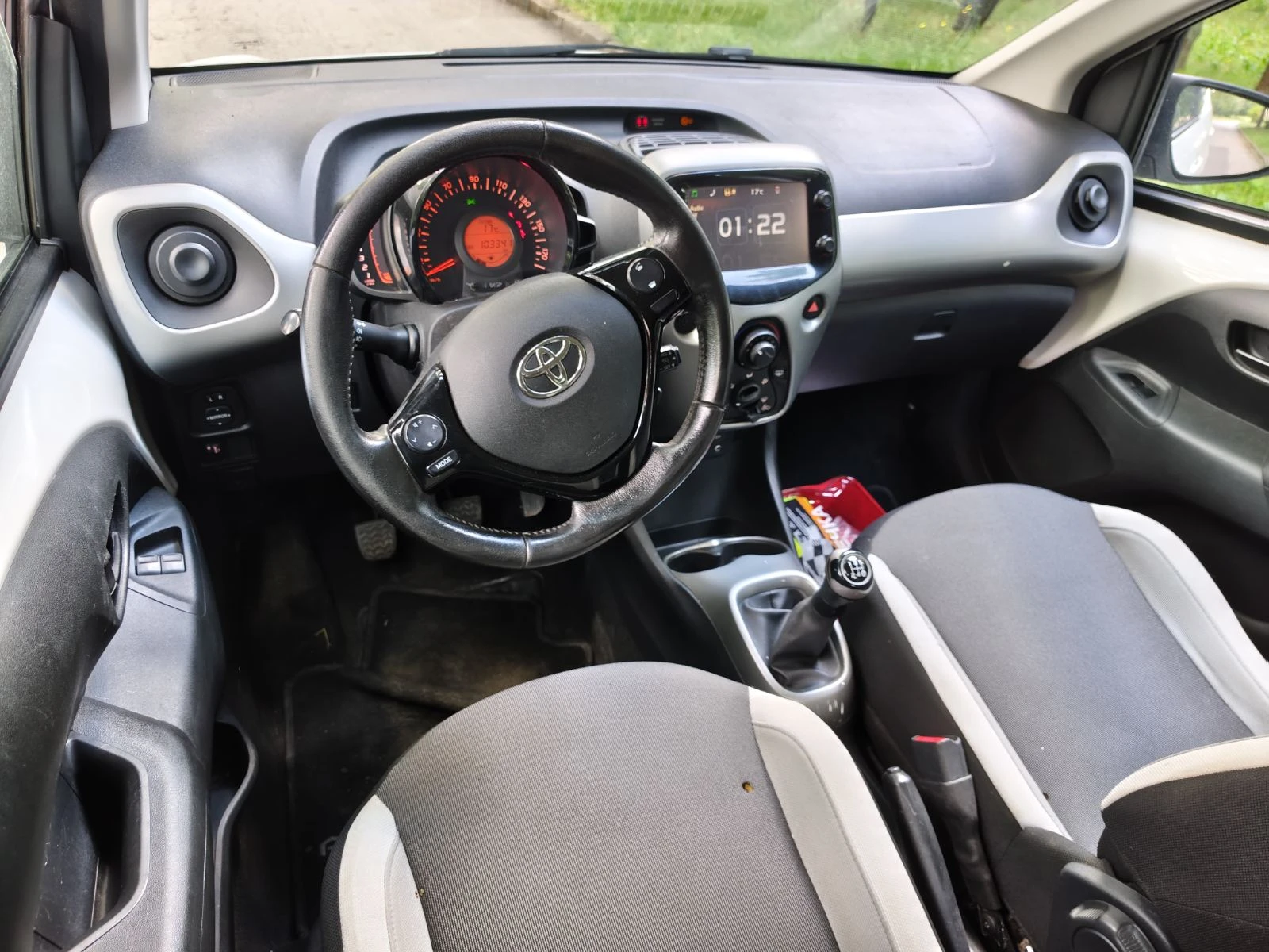 Toyota Aygo 1.0i/2016г. Нови гуми Fulda , снимка 11 - Автомобили и джипове - 49411040