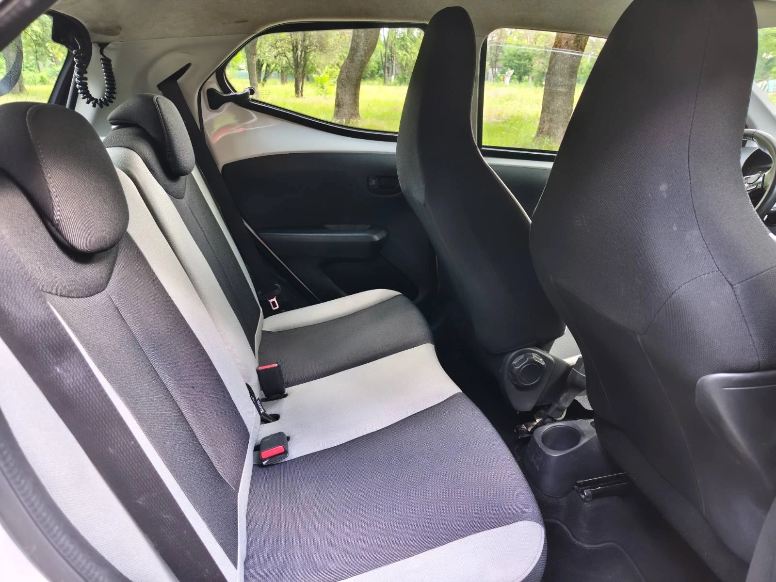 Toyota Aygo 1.0i/2016г. Нови гуми Fulda , снимка 12 - Автомобили и джипове - 49411040
