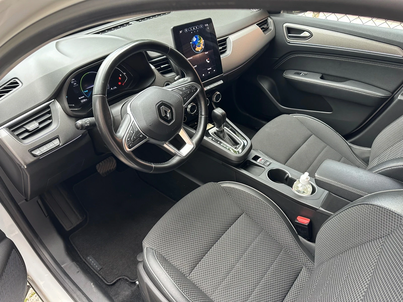 Renault Arkana 1.6 E-TECH HYBRID - изображение 9