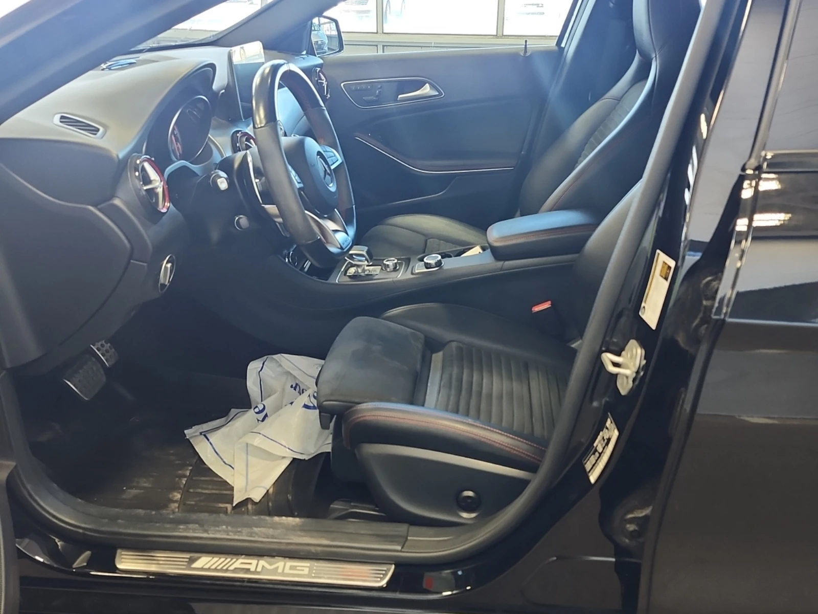 Mercedes-Benz GLA 45 AMG AWD * CARFAX * АвтоКредит * Цена до България*  - изображение 6