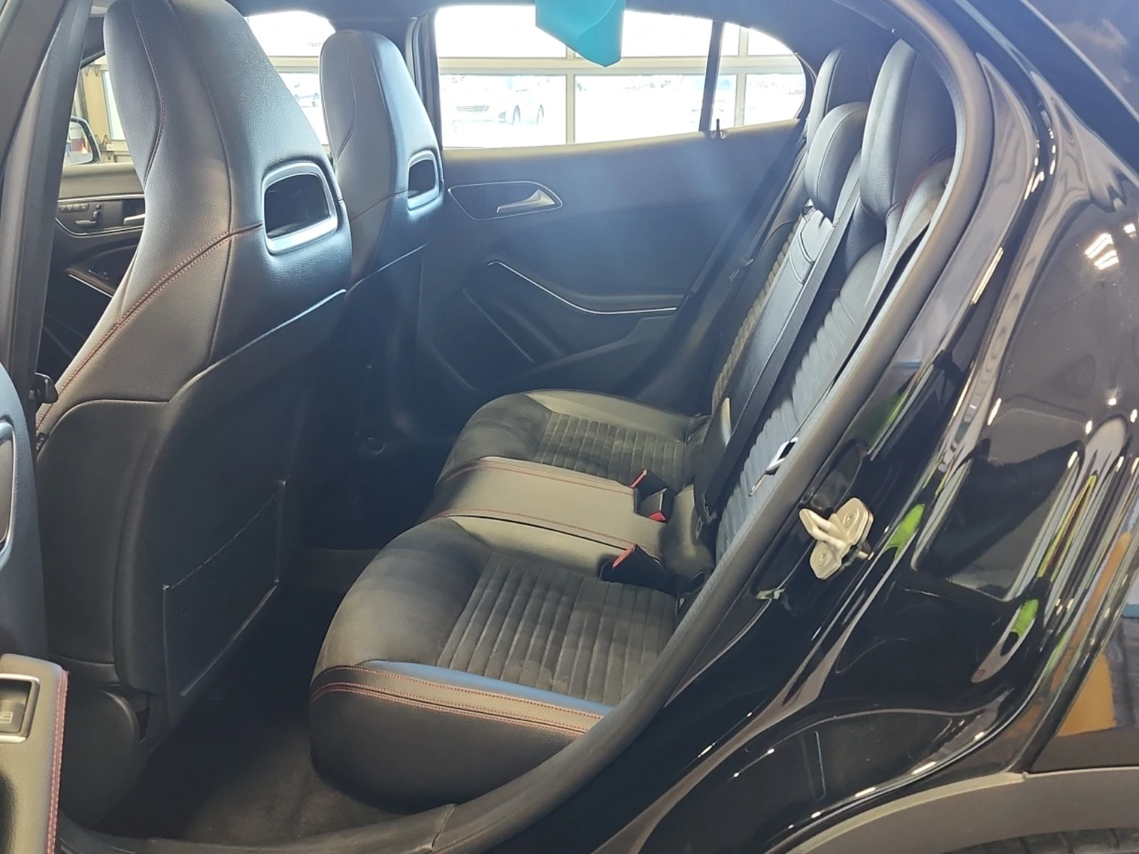 Mercedes-Benz GLA 45 AMG AWD * CARFAX * АвтоКредит * Цена до България*  - изображение 10