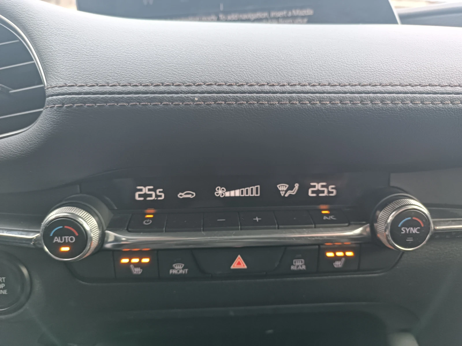 Mazda 3 S Premium AWD седан - изображение 9