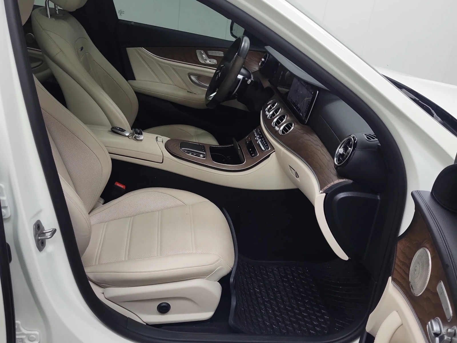 Mercedes-Benz E 53 AMG * Възможност за Лизинг*  - изображение 8