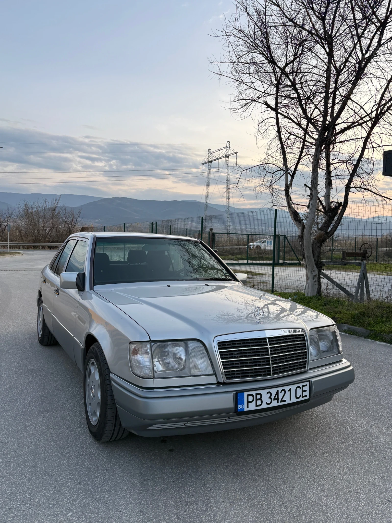 Mercedes-Benz 124 E220, снимка 2 - Автомобили и джипове - 53713613