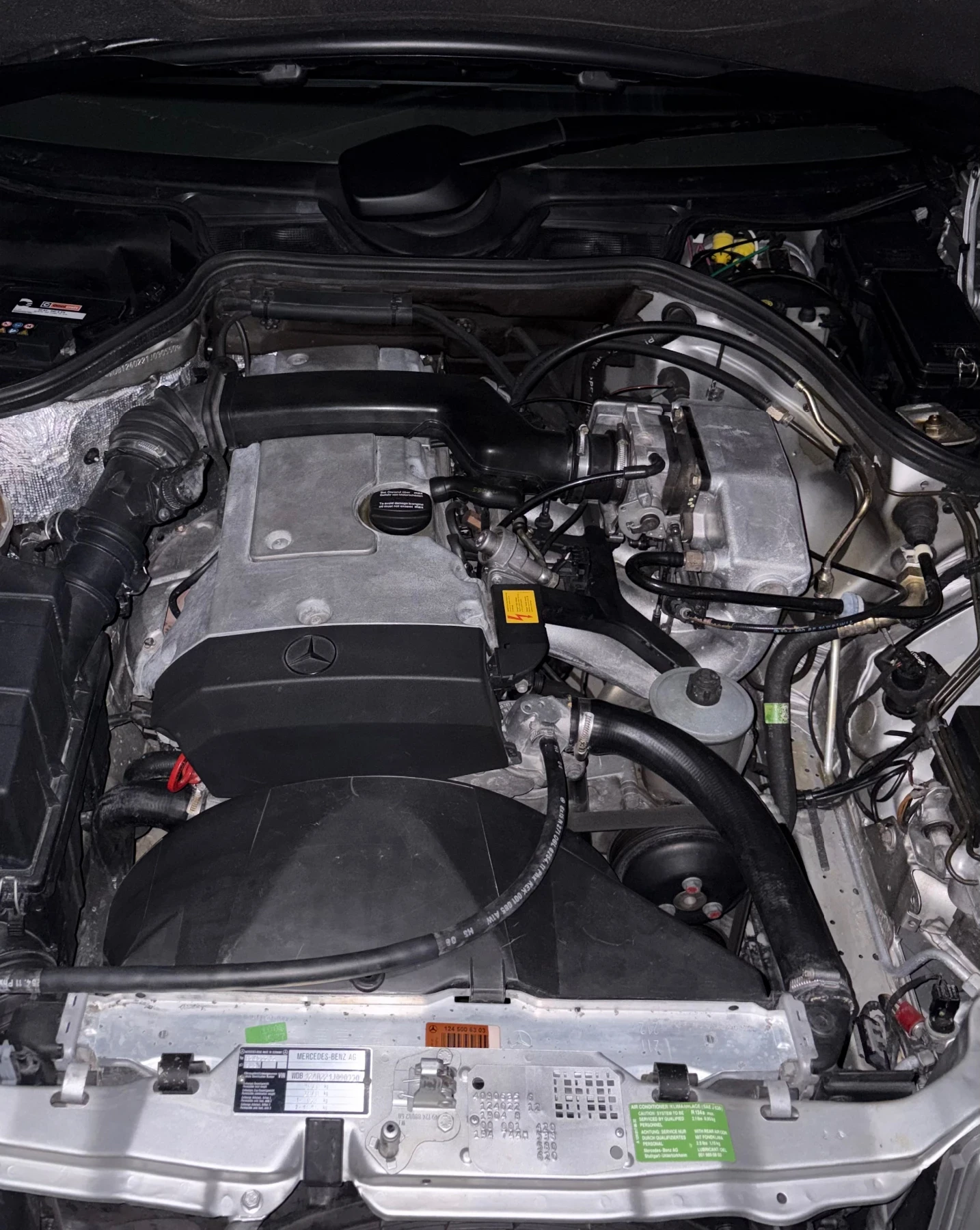 Mercedes-Benz 124 E220, снимка 11 - Автомобили и джипове - 53713613